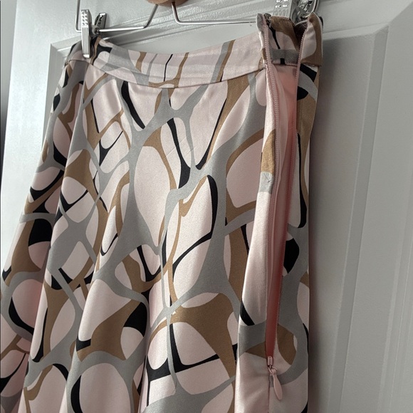 Danier Size 10 Satin A-Line Skirt - Pink/Gray/Black/Beige Pattern - Picture 4 of 7